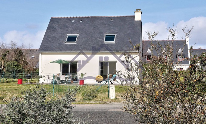 Guilvinec House | LocaLise - Ti Marjan vacation home with garden