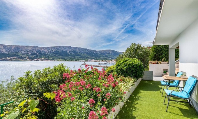 Baska Apartment | Located directly by the sea
