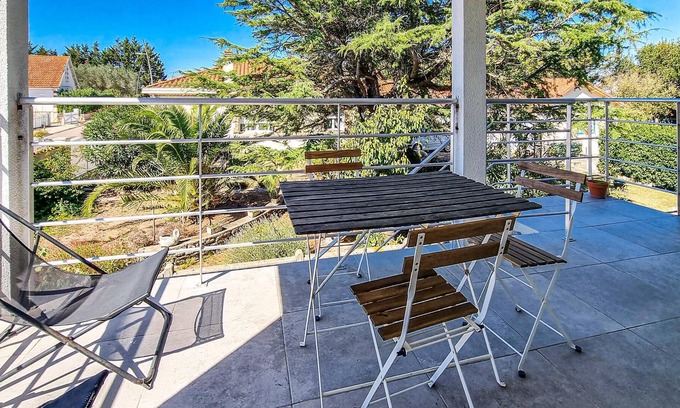 Bourcefranc-le-Chapus Apartment | Located in Bourcefranc-le-Chapus, a stone's throw from the , this family-friendly vacation home welc