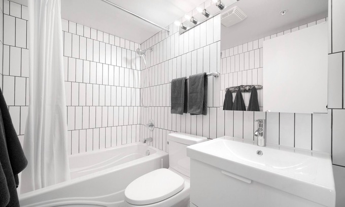 Vancouver Apartment | Located in an amazing neighbourhood (English Bay/Coal Harbour).