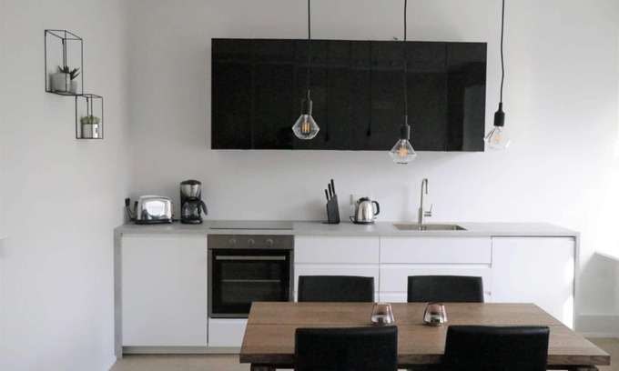 Downtown Apartment | Located in downtown Reykjavik, on the corner of Laugavegur and Skólavörðustígur.