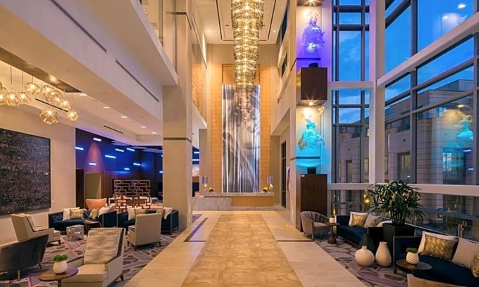 Downtown Apartment | Located in Norfolk, 7.2 miles from Norfolk Botanical Garden .
