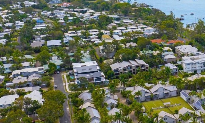Noosaville Apartment | Located in the heart of Noosaville in the tropical 'The Islander' resort