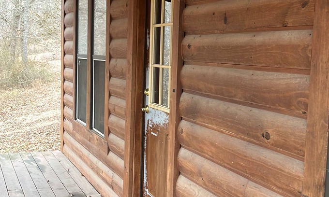 Rogers Cabin | Located just just outside of Rogers Arkansas next to Monte Ne Chicken