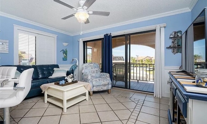 Englewood Condo | Location can’t be beat! Sit back, relax and enjoy the view !!