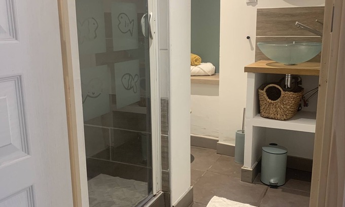 Morieres-les-Avignon Apartment | Location Joli Studio Proche Davignon