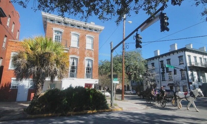 Historic District - North House | Location, Location! 2BR/2BA in Center of Downtown