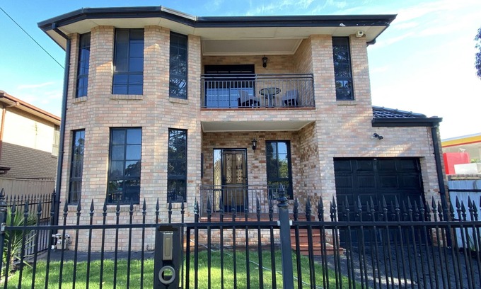 Spotswood House | LOCATION LOCATION LOCATION!