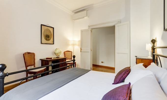 Rione V Ponte Apartment | Location Location Walk to Navona Pantheon and Vatican