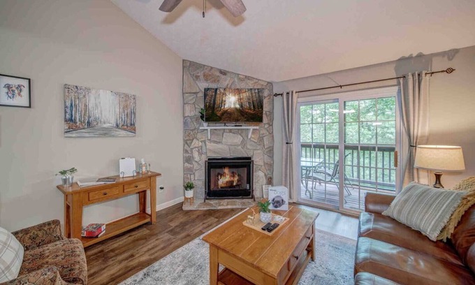 Helen Cottage | 🍺LOCATION! Only 1 mile to downtown Helen. 2 Bedroom, 2 Bath. Gated Community.