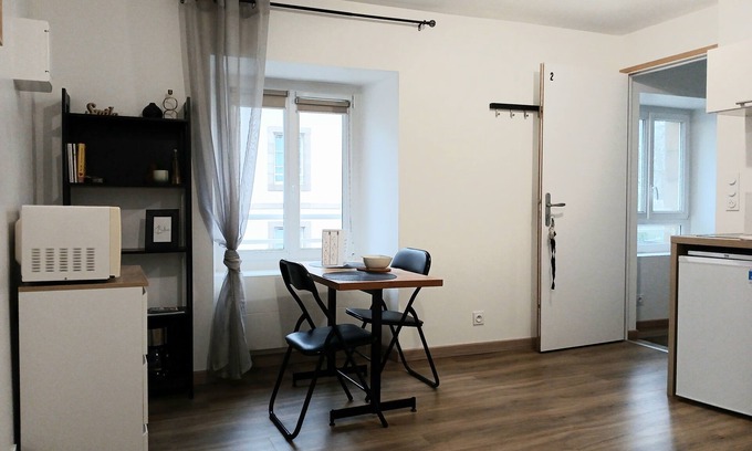 Lannion Apartment | Location Saisonnière: Studio n°2 en Plein Centre-ville de Lannion