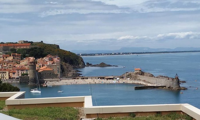 Collioure Apartment | location vue mer du samedi au samedi, clim, parking, piscine, plage