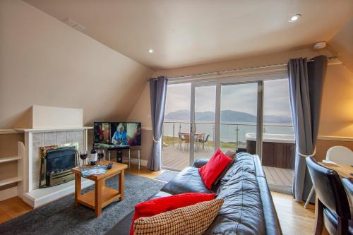 Kentallen House | Loch Linnhe Waterfront Lodges with Hot Tubs