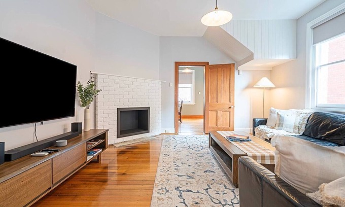 West Hobart House | Lochner Corner Restful Hideaway near Dining and CBD
