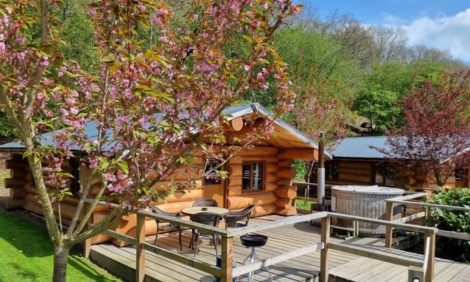 Marshbrook Cabin | Lodge 1 - a lodge that sleeps 4 guests in 1 bedroom