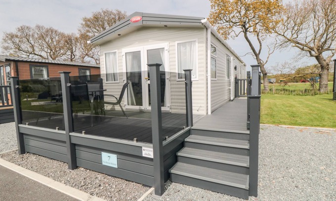 Bridlington Cottage | LODGE 7 - SEABREEZE RETREAT, pet friendly in Bridlington