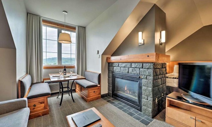Mont-Tremblant Pedestrian Village Apartment | Lodge de la Montagne Unit 429