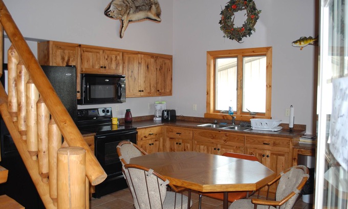 Webster Cabin | LODGE in Webster HYWY 12 & 25 Located on site with Pereboom Cafe