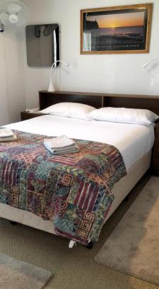 Kingscote Apartment | Lodge on the Bay- now Backpacker's Price in Esplanade & Buller St Kingscote-Pay on arrival