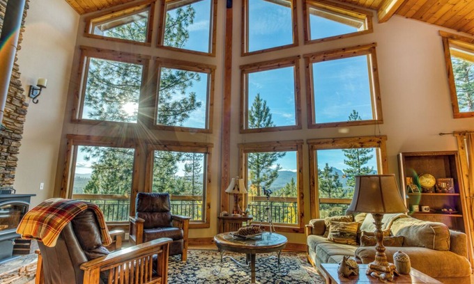 Crescent Cabin | Lodge Style Cabin nr Crater Lake w Mountain Views