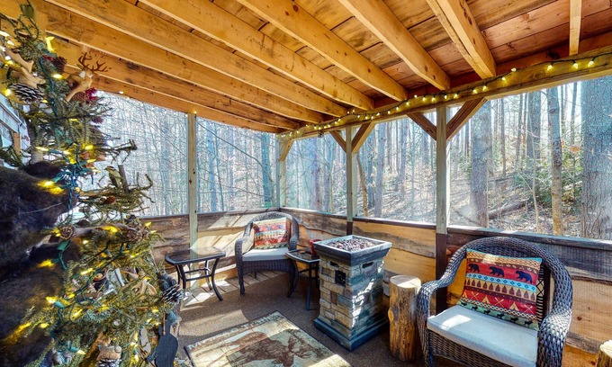 Fryeburg Cabin | Lodge-style cabin with fireplace, screened porch, washer/dryer, cable, & WiFi