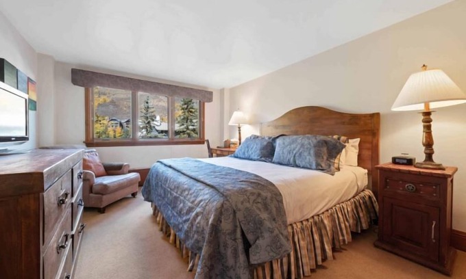 Vail Condo | Lodge Tower 290 at the base of Vail Mountain