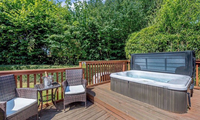 Kilcot Ski Chalet | Lodge with one king-size double with en suite shower.