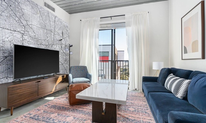 Midtown Apartment | Lodgeur | Elegant & energetic 1BR loft | Midtown