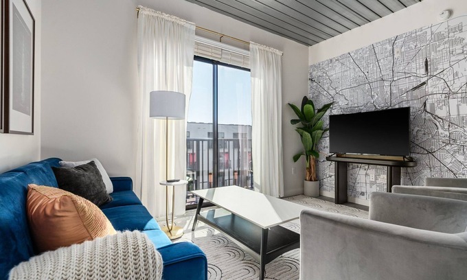 Midtown Apartment | Lodgeur | Inviting & upbeat 2BR loft | Midtown