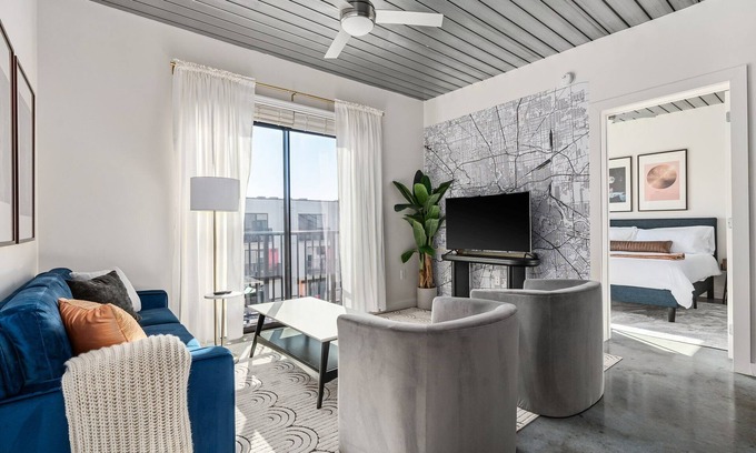 Midtown Apartment | Lodgeur | Plush & bright 2BR loft | Midtown