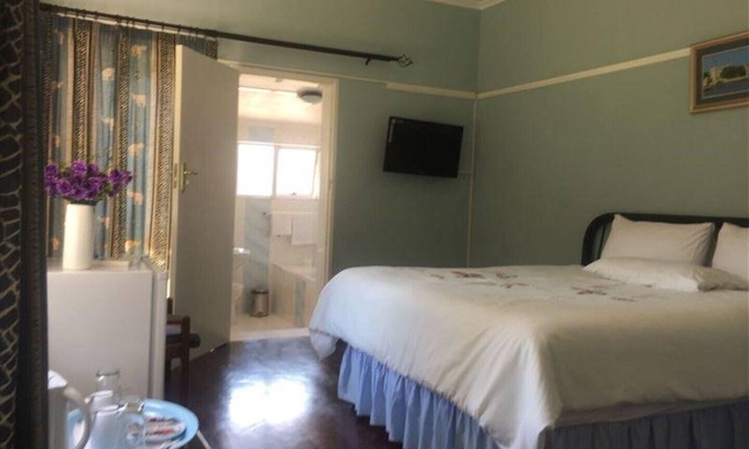 Bulawayo House | Lodumo Guesthouse B & B