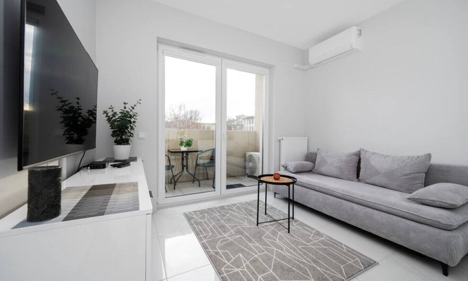 Srodmiescie Apartment | Lodz Wólczanska - Balcony, A/C - by Rentujemy