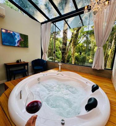 Carniel House | Loft com Hidromassagem e Piscina Privativa
