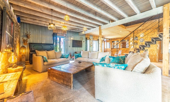 Brive-la-Gaillarde Apartment | Loft d'exception style industriel - atypique 11p.