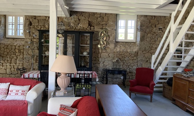 Desaignes House | Loft in the Château's sheepfold in a green setting