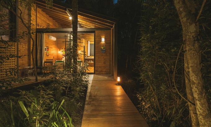 Praia do Rosa Cabin | Loft. Paz, Natureza, Lagoa em Condomínio Fechado
