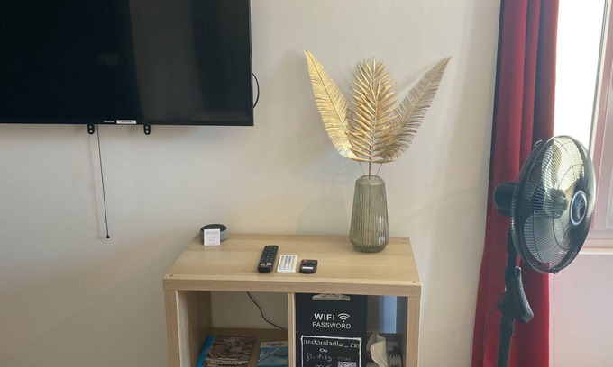 Hyeres City Centre Apartment | Loft Romantique - Spa Privatif - Spa Noctambulles