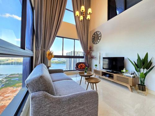 Central District Apartment | Loft Suite Seaview near JB CIQ 7pax
