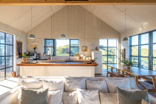 Waiheke Island House | Loft & Workroom, Woodside Bay - Be My Guest Waiheke
