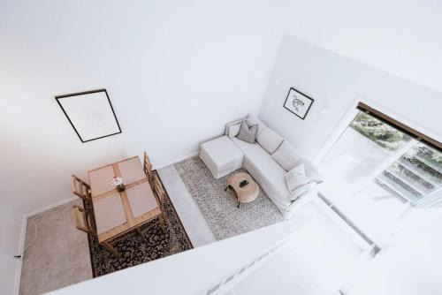 Nordic Estates Apartment | Lofted 1BR, Sleeps 4, Free parking, Walk to Lakes