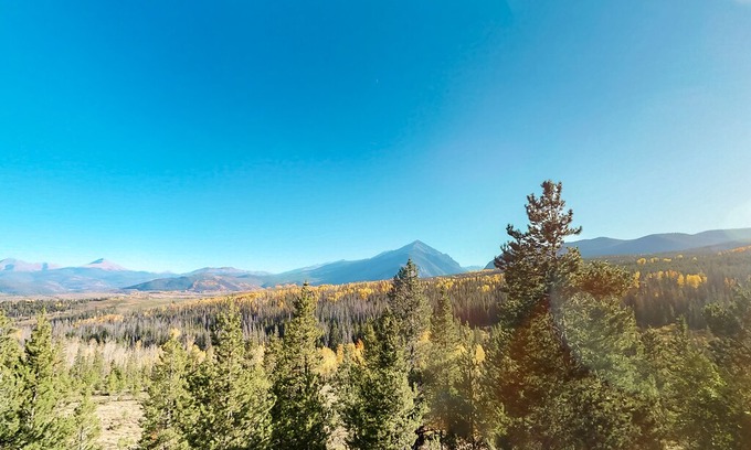 Wildernest Condo | Lofted condo w/ mountain views & shared pool/hot tubs - near hiking/biking!
