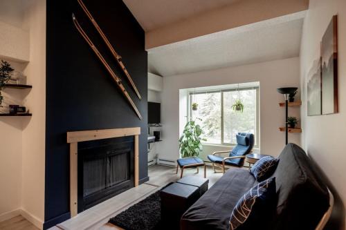 Whistler Creekside House | Lofted1BR, Sleeps 4, Pool, Parking, Near Shops & Lake
