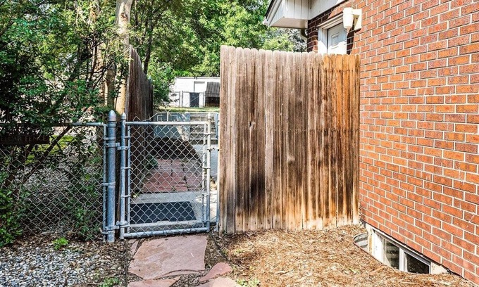 University Apartment | Loftium | Lovely & Cozy Basement Level Suite Near DU!