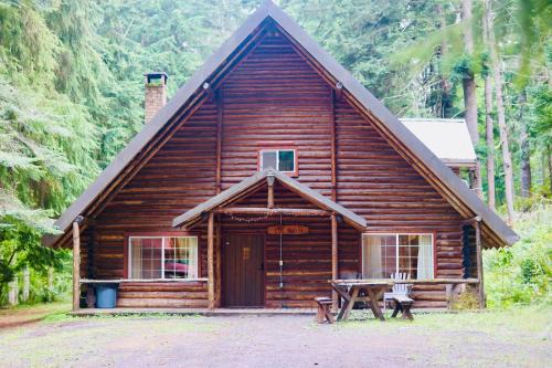 Ashford Other | Log Cabin at Rainier Lodge (0.4 miles from entrance)