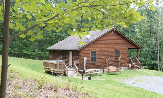 Luray Cabin | Log Cabin for couples and family in the Shenandoah Valley,10 miles from Luray,VA