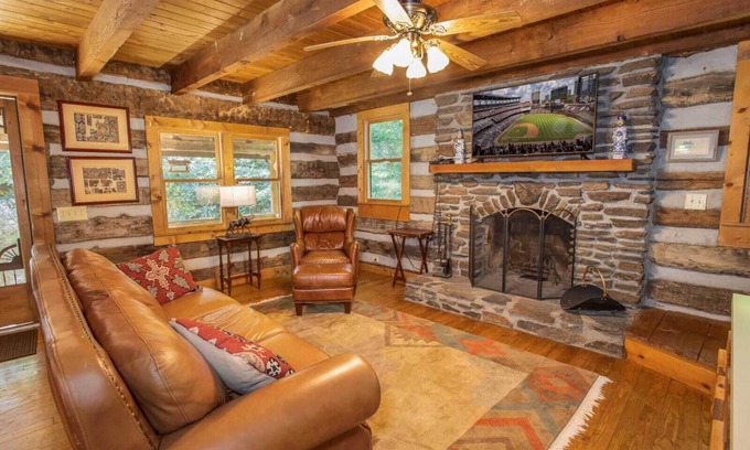 Boone Cabin | Log Cabin Oasis near Downtown