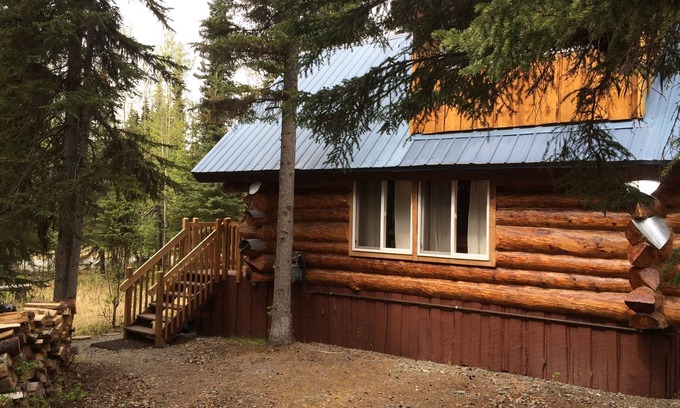 Sterling Cabin | Log Cabin W Bedroom Loft, Seperate private Bath House and Boat House
