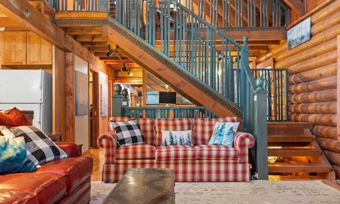 Charlevoix Cabin | Log Home 2 Hot Tubs sleeps 15 + 2nd apt available for rent sleeps 6 more ❤️pets