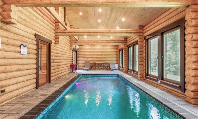 Scotrun Ski Chalet | Log House Vacation Rental with Pool and Tennis Court near with Camelback
