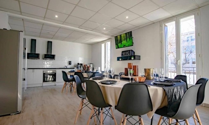 Clermont-l'Herault Apartment | Logement spécial groupe - 310 m² - Work&Play 1 1